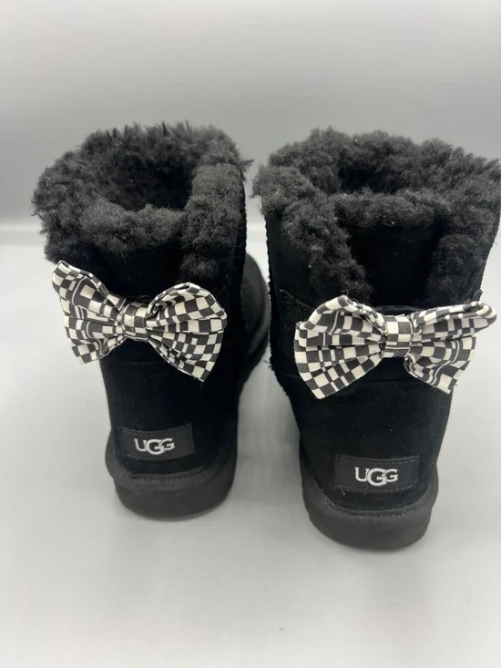 UGG MINI BAILEY BOW  BLACK SUEDE ANKLE WOMEN'S BOOTS SIZE US 8UK 6NEW without bx - Picture 2 of 7